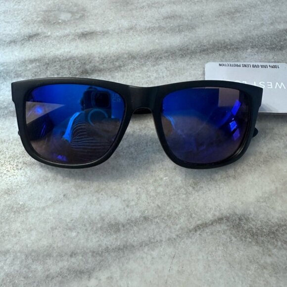 West Loop Black Sunglasses with Dark Lenses - Picture 1 of 5